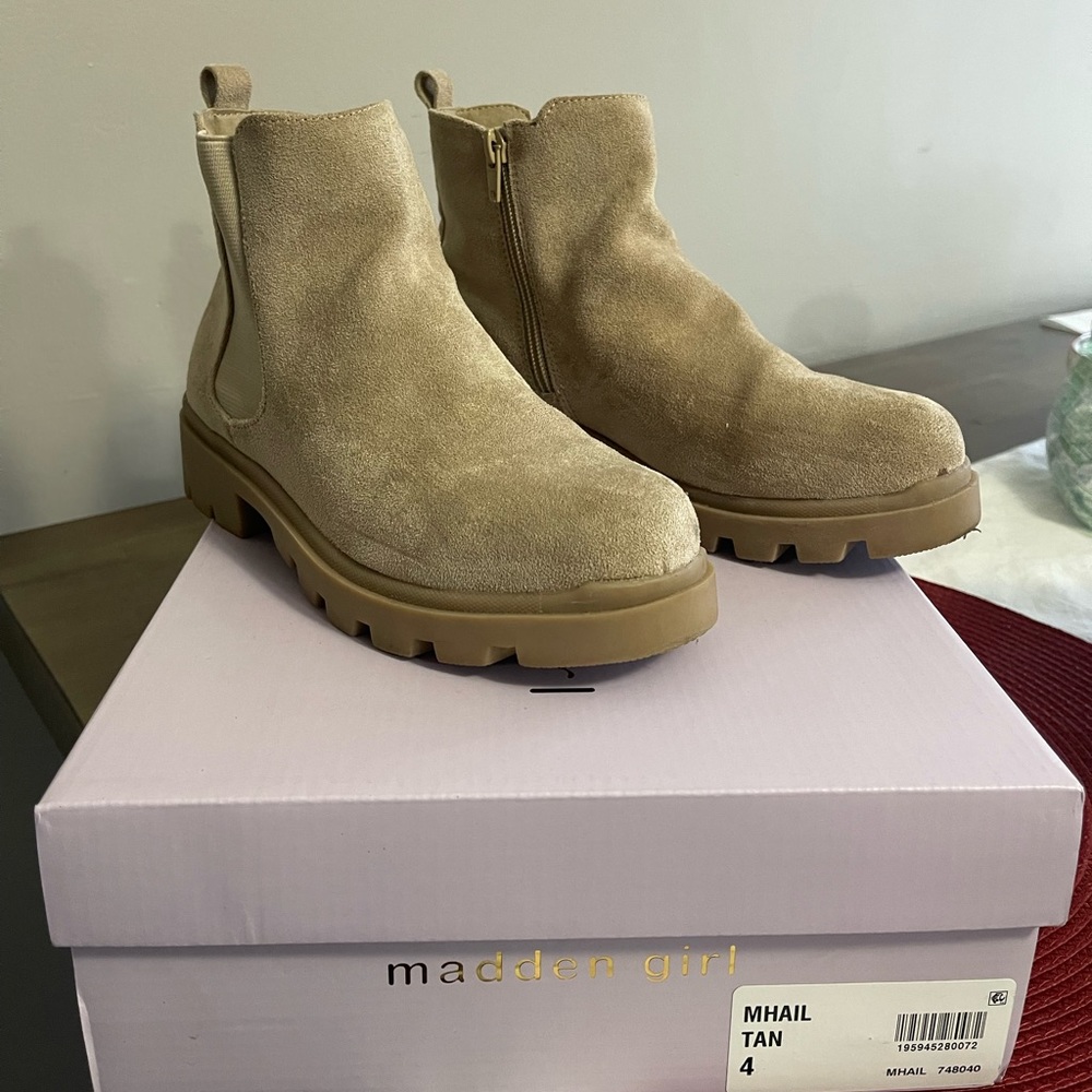 Madden Girl Booties sz 4
